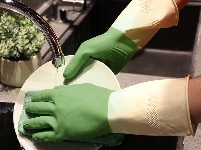 唔帶手套去洗洗刷刷？好快雙手會皺皮