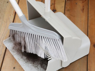 用防風垃圾鏟連掃把，對付戶外地板剛剛好！