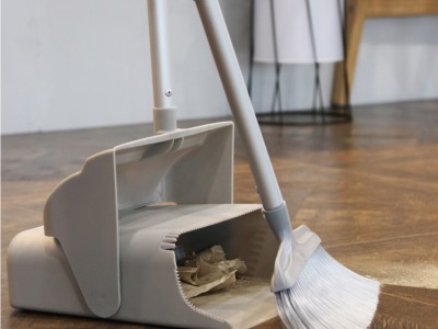用防風垃圾鏟連掃把,對付戶外地板剛剛好! 用防風垃圾鏟連掃把,對付戶外地板剛剛好!