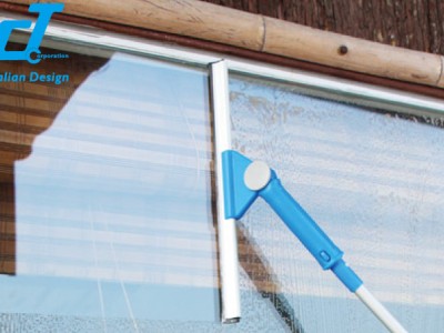 玻璃門窗四個角位最難攪，有什麼好幫手呢？