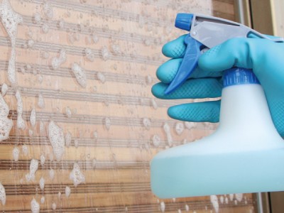 瓶身帶有刻度，方便配比清潔劑