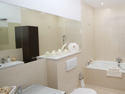 沐浴房玻璃怎麼清洗？擦玻璃技巧