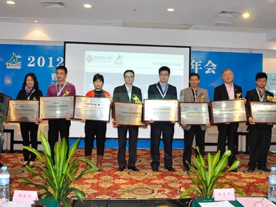 Jian Li was awarded the most popular supplier of cleaning industry in 2012 Jian Li was awarded the most popular supplier of cleaning industry in 2012 - Cleanic Cleaning Equipment