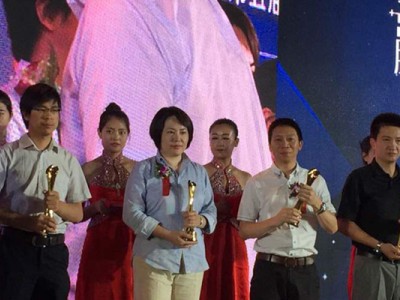 品牌頒獎盛會 - 施達JT 151綜合噴灑平拖服務車榮獲 "年度清潔用品皇冠獎"